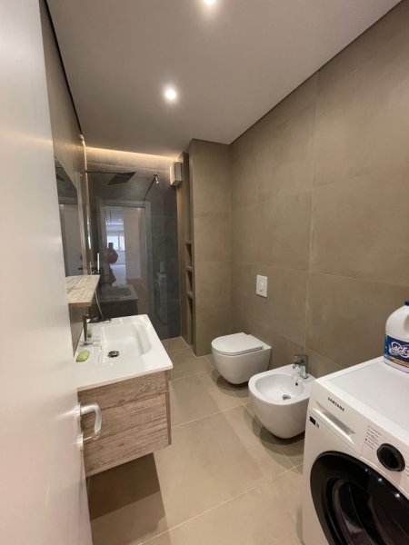 Tirane, jepet me qera apartament 3+1+Ballkon Kati 2, 116 m² 1.000 € (Liqeni i Thate)
