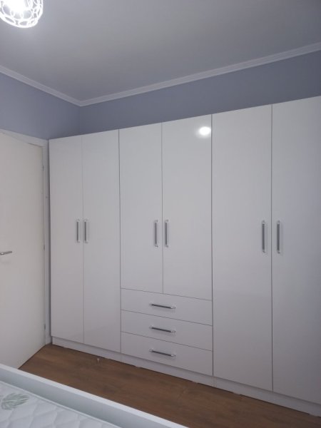 Tirane,Me Qera, Apartament kompletuar, mobilje të reja,tip 2+1,kat 2, pallat ri 6-kat, sip.80m², qera 600 €/muaj, në unazën qendrore/rr"Asdreni", pranë Drejtoris Përgjithëshme Policisë Shtetit /përball Ministrisë së Jashtme, 500m/ 6 min këmb  Ura Elbasanit/ Sh. Baletit e Parlamenti, Pazari Ri Tirane