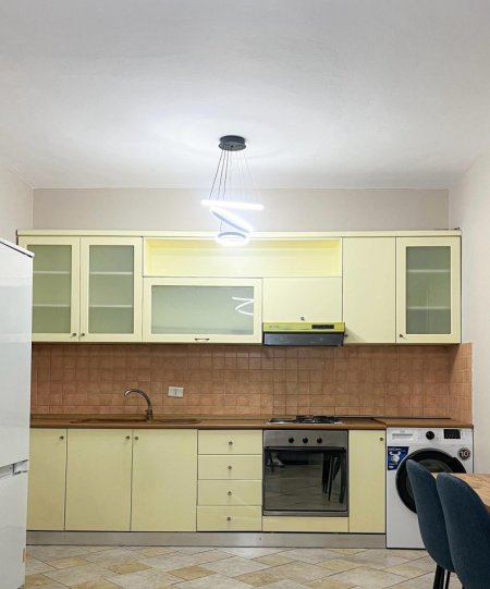 Tirane, jepet me qera apartament 1+1+Ballkon Kati 15, 50 m² 650 € (Rruga Kostandin Kristoforidhi)