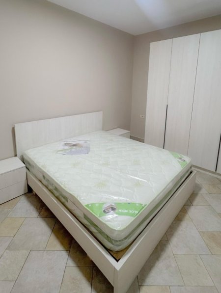 Tirane, jepet me qera apartament 1+1+Ballkon Kati 15, 50 m² 650 € (Rruga Kostandin Kristoforidhi)