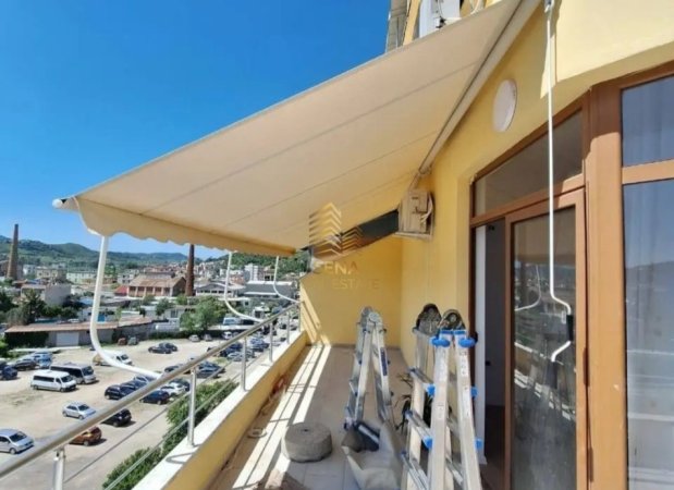 Tirane, jepet me qera apartament 2+1+Ballkon Kati 5, 85 m² 500 € (Rruga Misto Mame)