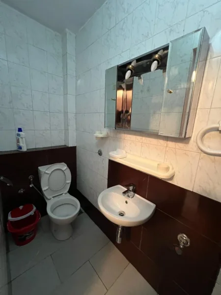 Tirane, jepet me qera apartament 3+1+Ballkon Kati 5, 115 m² 800 € (Pranë Shkollës Edith Durham)