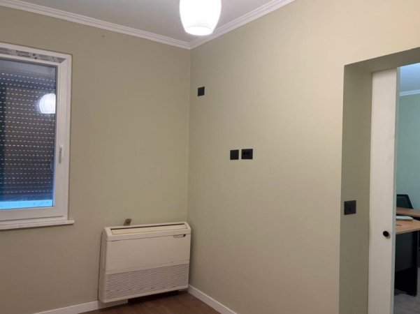 Tirane, jepet me qera zyre Kati 11, 50 m² 650 € (Rruga Perlat Rexhepi)