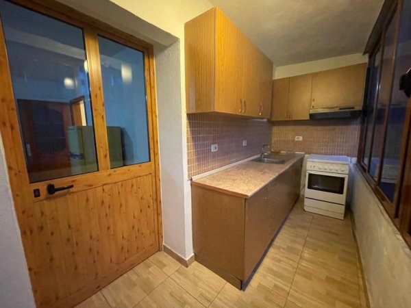 Tirane, jepet me qera apartament 1+1+Ballkon Kati 2, 70 m² 378 € (Rruga Njazi Meka)