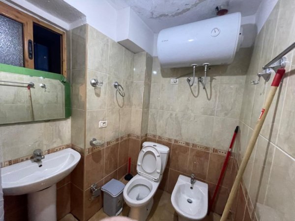 Tirane, jepet me qera apartament 1+1+Ballkon Kati 2, 70 m² 378 € (Rruga Njazi Meka)