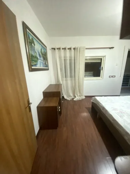 Tirane, jepet me qera apartament 2+1+Ballkon Kati 2, 120 m² 450 € (Rruga idriz dollaku)
