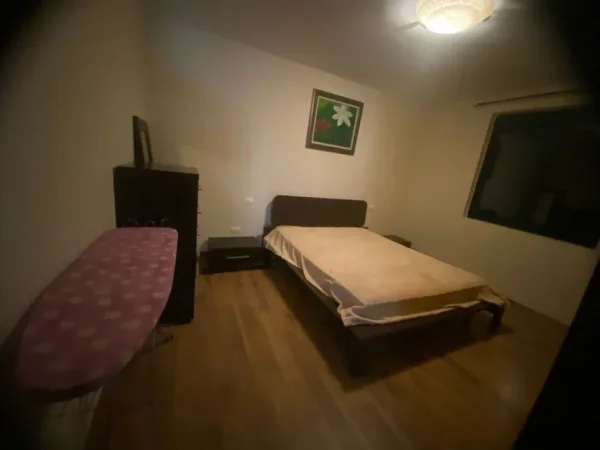 Tirane, jepet me qera apartament 1+1 Kati 3, 55 m² 600 € (Garda)