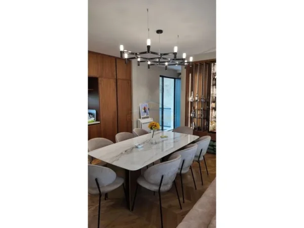 Durres, shitet Vile 2 Katshe Kati 1, 340 m² 800.000 € (Kompleksi San Pietro, Gjiri i Lalezit)