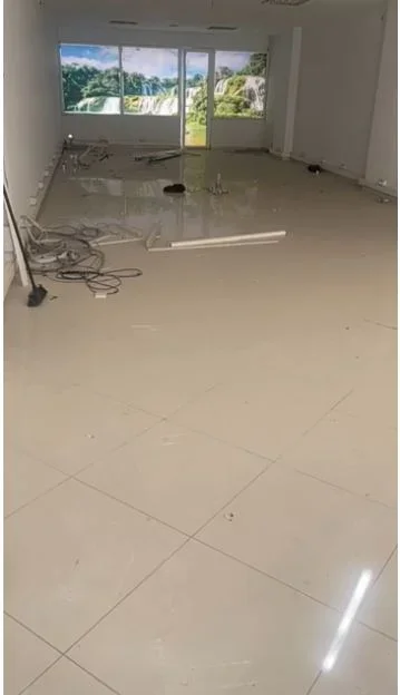 Tirane, jepet me qera dyqan Kati 2, 122 m² 1.300 € ( JEPET ME QERA AMBIENT NË ASTIR – 122 M² – 1300 EURO/MUAJ)