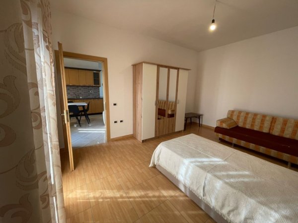 Tirane, jepet me qera apartament 2+1+Ballkon Kati 4, 100 m² 60,000Leke  (Rruga Bexhet Nelku,)