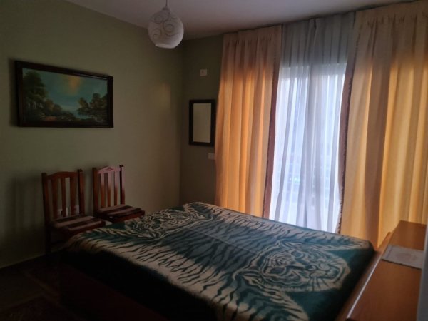 Tirane, jepet me qera apartament 2+1+Ballkon Kati 6, 85 m² 500 € (Rruga Robert Shvarc)