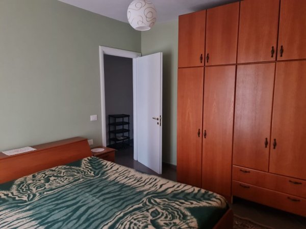 Tirane, jepet me qera apartament 2+1+Ballkon Kati 6, 85 m² 500 € (Rruga Robert Shvarc)
