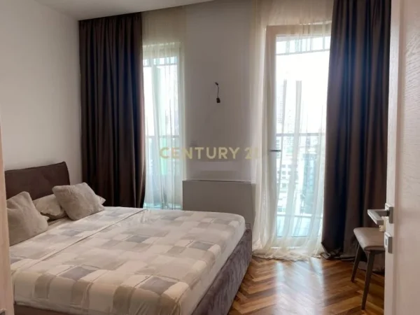 Tirane, jepet me qera apartament 2+1 Kati 13, 120 m² 2.100 € (Tek Ambasador 3)