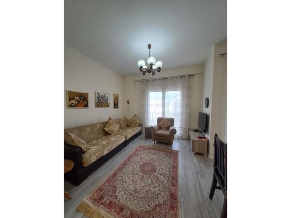 Tirane, jepet me qera apartament 2+1 Kati 2, 99 m² 650 € (Rruga e Dibres)