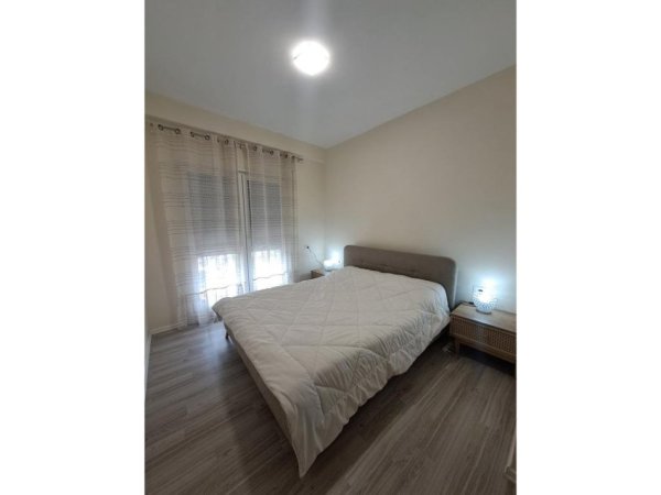 Tirane, jepet me qera apartament 2+1 Kati 2, 99 m² 650 € (Rruga e Dibres)
