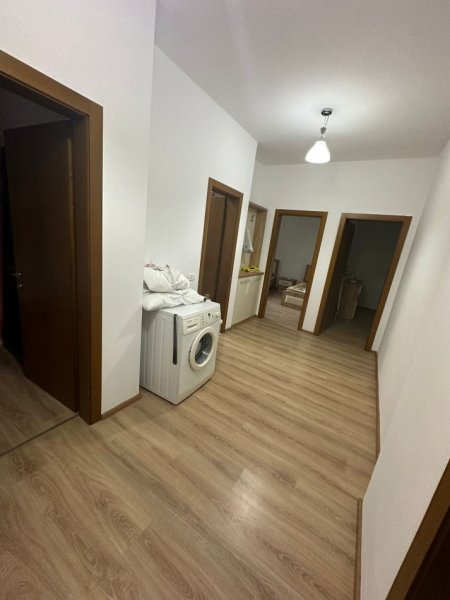 Tirane, jepet me qera Vile 3+1 Kati 1, 90 m² 700 € (Rruga Arben Broci)