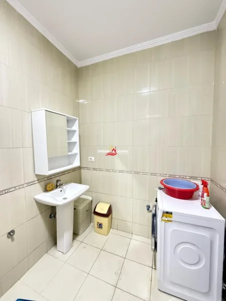 Tirane, jepet me qera apartament 2+1 , 90 m² 600 € 