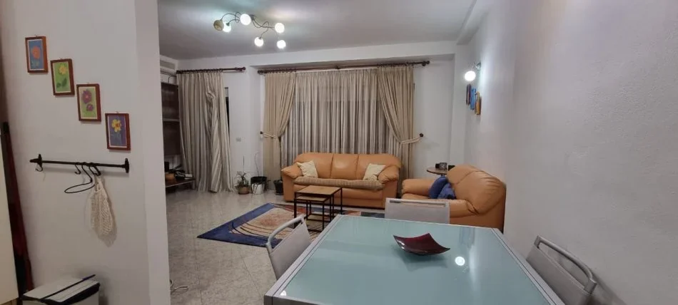 Tirane, jepet me qera apartament 1+1 Kati 9, 87 m² 700 € (Pazari i Ri)