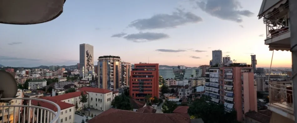 Tirane, jepet me qera apartament 1+1 Kati 9, 87 m² 700 € (Pazari i Ri)