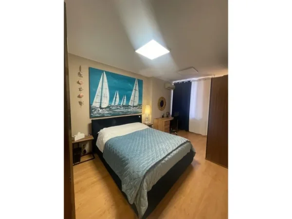 Tirane, jepet me qera apartament 2+1 Kati 5, 900 m² 900 € (Qender)