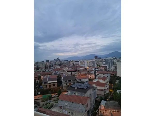 Tirane, jepet me qera apartament 2+1 Kati 6, 79 m² 500 € (Komuna e Parisit)