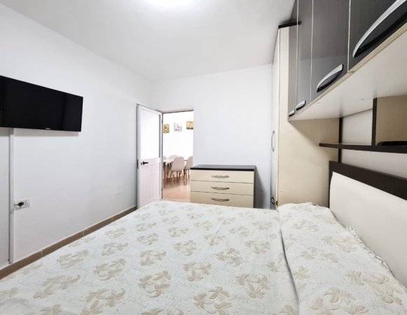 Tirane, jepet me qera shtepi 1+1 , 75 m² 750 € (Rruga Beqir Luga)