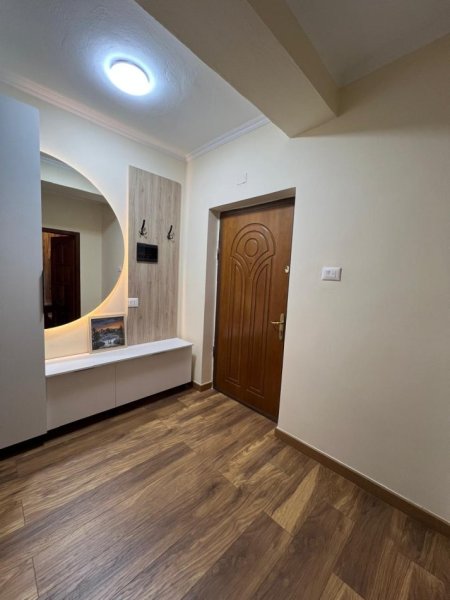 Tirane, jepet me qera apartament 1+1+Ballkon Kati 1, 68 m² 60,000 Leke (Rruga Vllazen Huta)