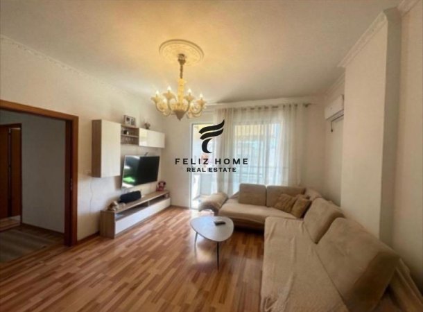 Tirane, jepet me qera apartament 2+1+Ballkon Kati 8, 109 m² 500 € (ASTIR)