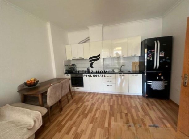 Tirane, jepet me qera apartament 2+1+Ballkon Kati 8, 109 m² 500 € (ASTIR)