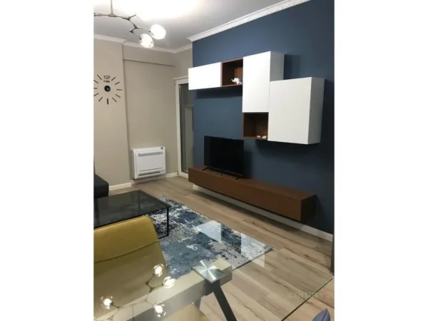 Tirane, jepet me qera apartament 1+1 Kati 2, 66 m² 700 € (Kristal Center)