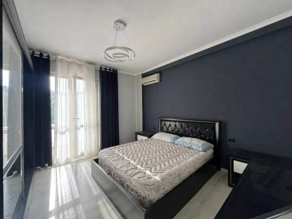 Tirane, jepet me qera apartament 2+1 Kati 2, 150 m² 650 € (Vasil Shanto)