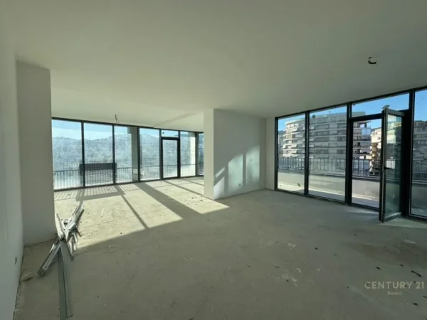 Tirane, shitet apartament+verande | Penthouse 3+1 Kati 4, 249 m² 770.000 € (Lake View)