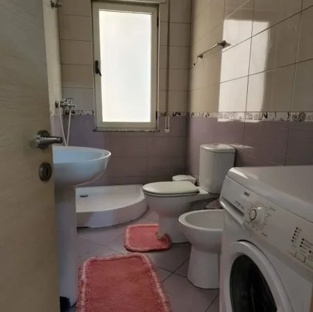 Tirane, jepet me qera apartament 2+1+Ballkon Kati 5, 100 m² 470 € (Don Bosko)