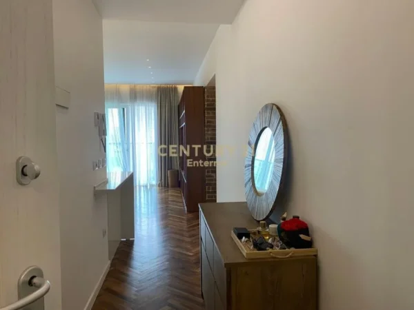 Tirane, jepet me qera apartament 2+1+ post parkimi, Kati 13, 120 m² 2.100 € (Ambassador 3)