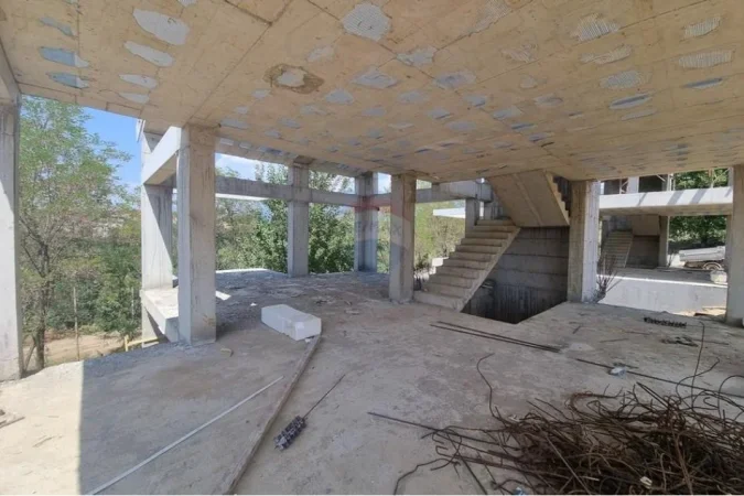 Tirane, shitet Vile , 310 m² 520.000 € (Farke)