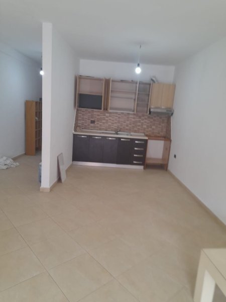 Tirane, jepet me qera apartament 3+1+Ballkon Kati 1, 118 m² 40,000Leke (Fresk,Kompleksi”Lugano”)