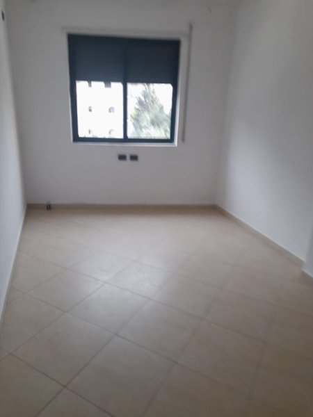 Tirane, jepet me qera apartament 3+1+Ballkon Kati 1, 118 m² 40,000Leke (Fresk,Kompleksi”Lugano”)