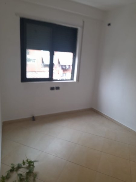 Tirane, jepet me qera apartament 3+1+Ballkon Kati 1, 118 m² 40,000Leke (Fresk,Kompleksi”Lugano”)