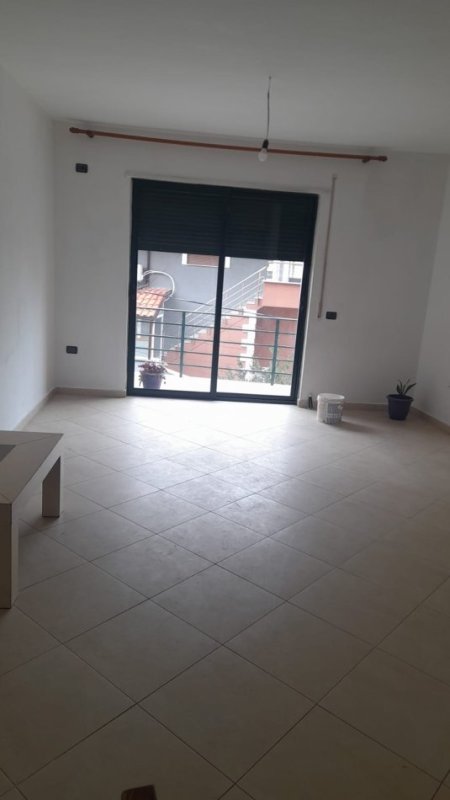 Tirane, jepet me qera apartament 3+1+Ballkon Kati 1, 118 m² 40,000Leke (Fresk,Kompleksi”Lugano”)