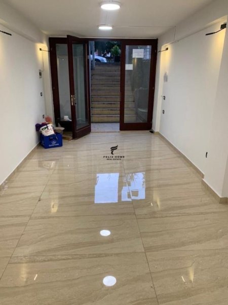 Tirane, jepet me qera dyqan Kati -1, 30 m² 320 € (BLLOK)