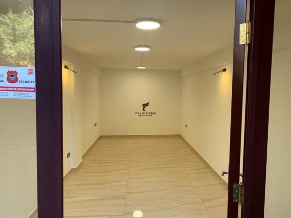 Tirane, jepet me qera dyqan Kati -1, 30 m² 320 € (BLLOK)