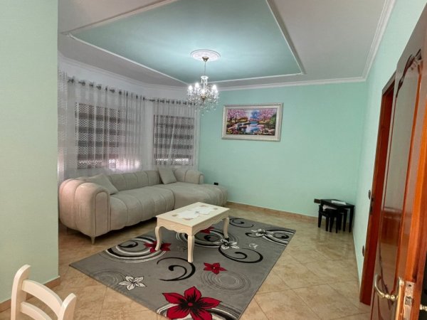 Tirane, jepet me qera Vile 2+1+Ballkon Kati 3, 136 m² 409 € (Rruga Dalip Topi)