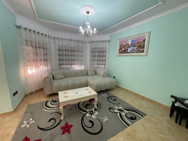 Tirane, jepet me qera Vile 2+1+Ballkon Kati 3, 136 m² 409 € (Rruga Dalip Topi)