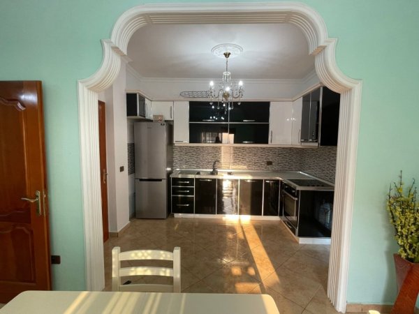 Tirane, jepet me qera Vile 2+1+Ballkon Kati 3, 136 m² 409 € (Rruga Dalip Topi)