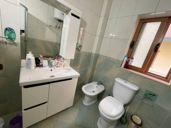 Tirane, jepet me qera Vile 2+1+Ballkon Kati 3, 136 m² 409 € (Rruga Dalip Topi)