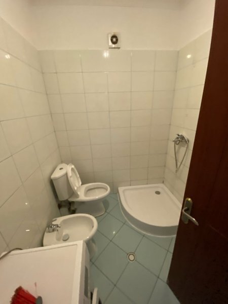 Tirane, jepet me qera apartament 1+1 Kati 8, 60 m² 460 € (Astir,Rruga Loni Ligori)