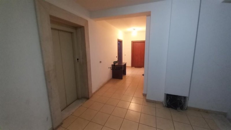 Tirane, shitet apartament 2+1+Ballkon Kati 2, 115 m² 136.000 € (FRESK)