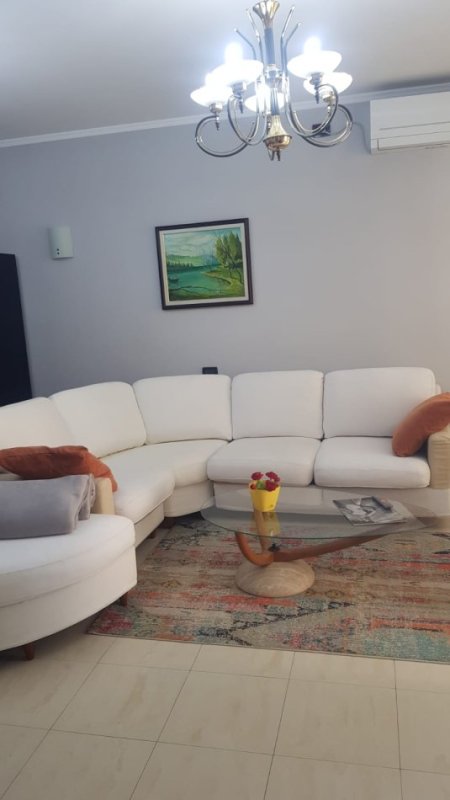 Tirane, jepet me qera apartament 2+1+Ballkon Kati 1, 90 m² 700 € (Rruga Hamid Shijaku)
