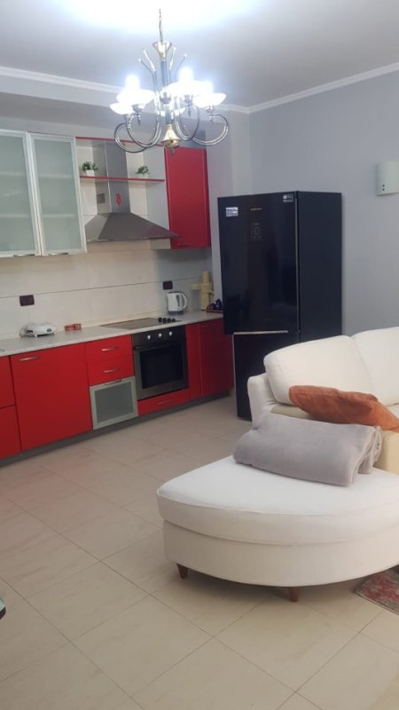 Tirane, jepet me qera apartament 2+1+Ballkon Kati 1, 90 m² 700 € (Rruga Hamid Shijaku)