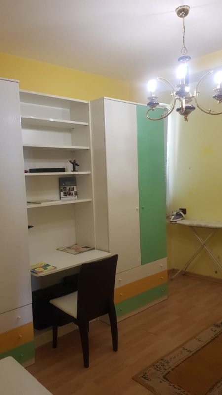 Tirane, jepet me qera apartament 2+1+Ballkon Kati 1, 90 m² 700 € (Rruga Hamid Shijaku)